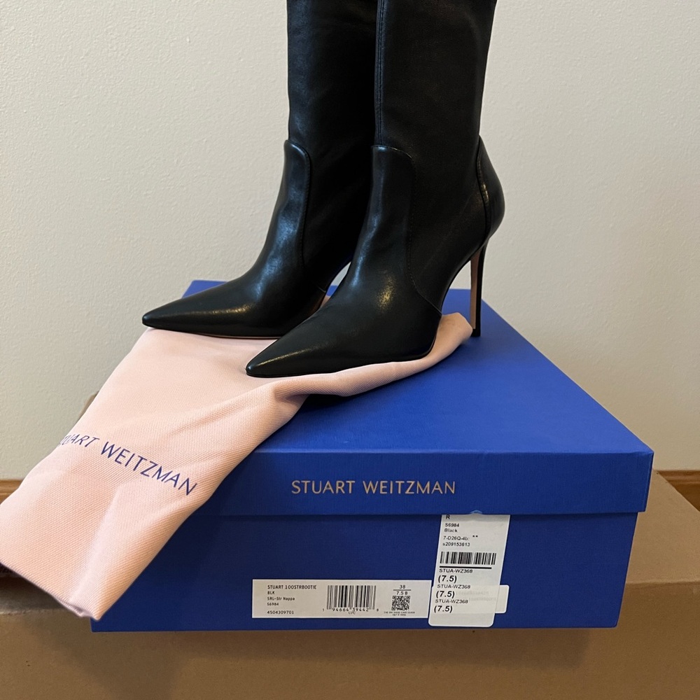 Stuart 100 Stretch Bootie
Stuart Weitzman 7.5
